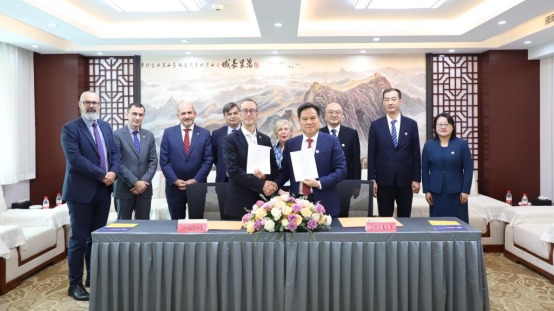 Delegation led by Carmen Vargas from University of Seville, Spain visits Lanzhou Jiaotong University